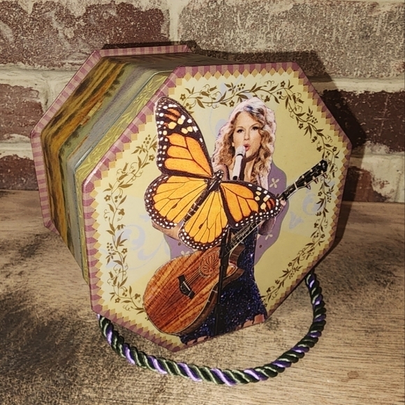 Taylor Swift Fearless Inspired Gift Box w/ Set Of 4 Glowing Bracelets - Picture 1 of 8